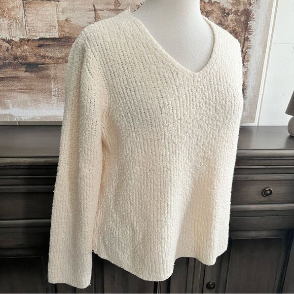 Liz Claiborne Cream V-neck Oversized Sweater size Medium - Picture 2 of 8